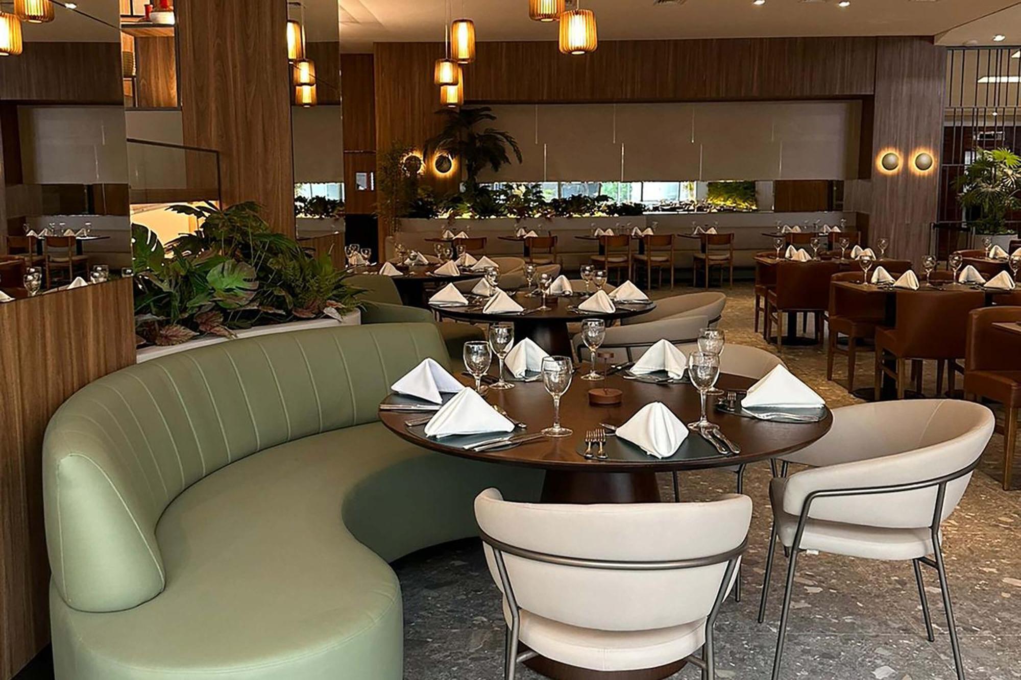 Hotel Deville Prime Cuiaba Exterior foto The interior of the restaurant