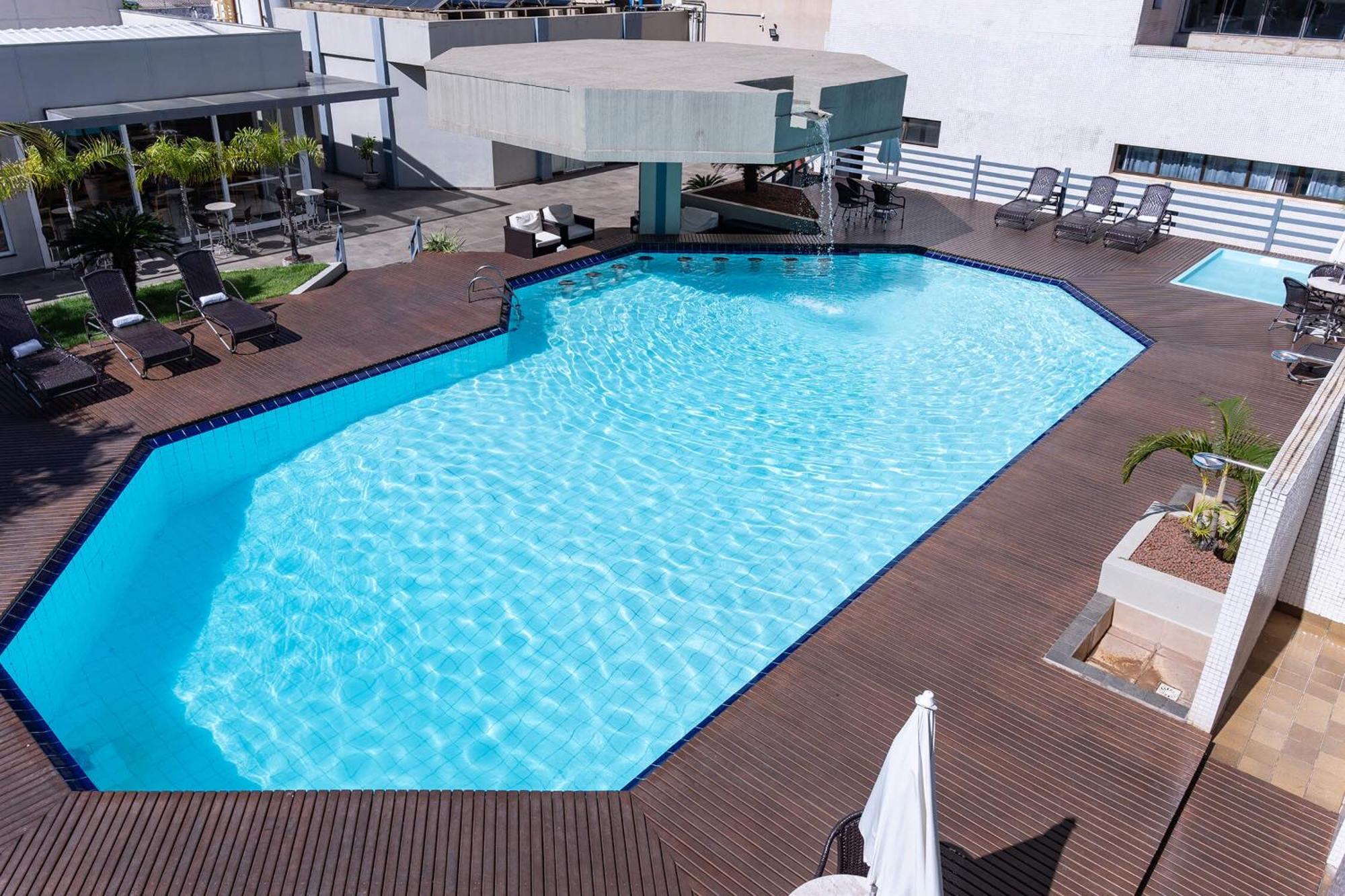 Hotel Deville Prime Cuiaba Exterior foto The swimming pool at the hotel