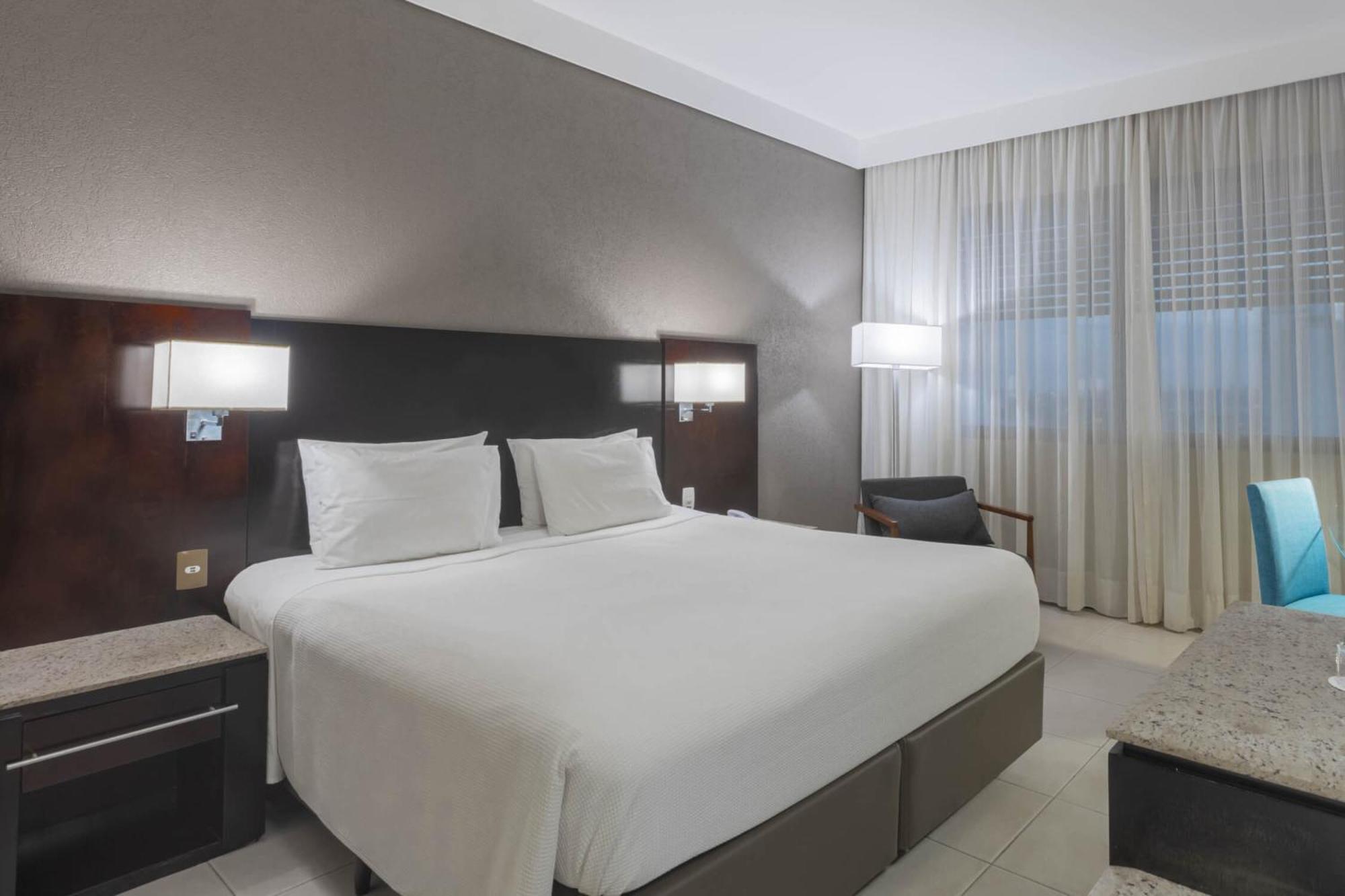 Hotel Deville Prime Cuiaba Exterior foto A bedroom at the hotel