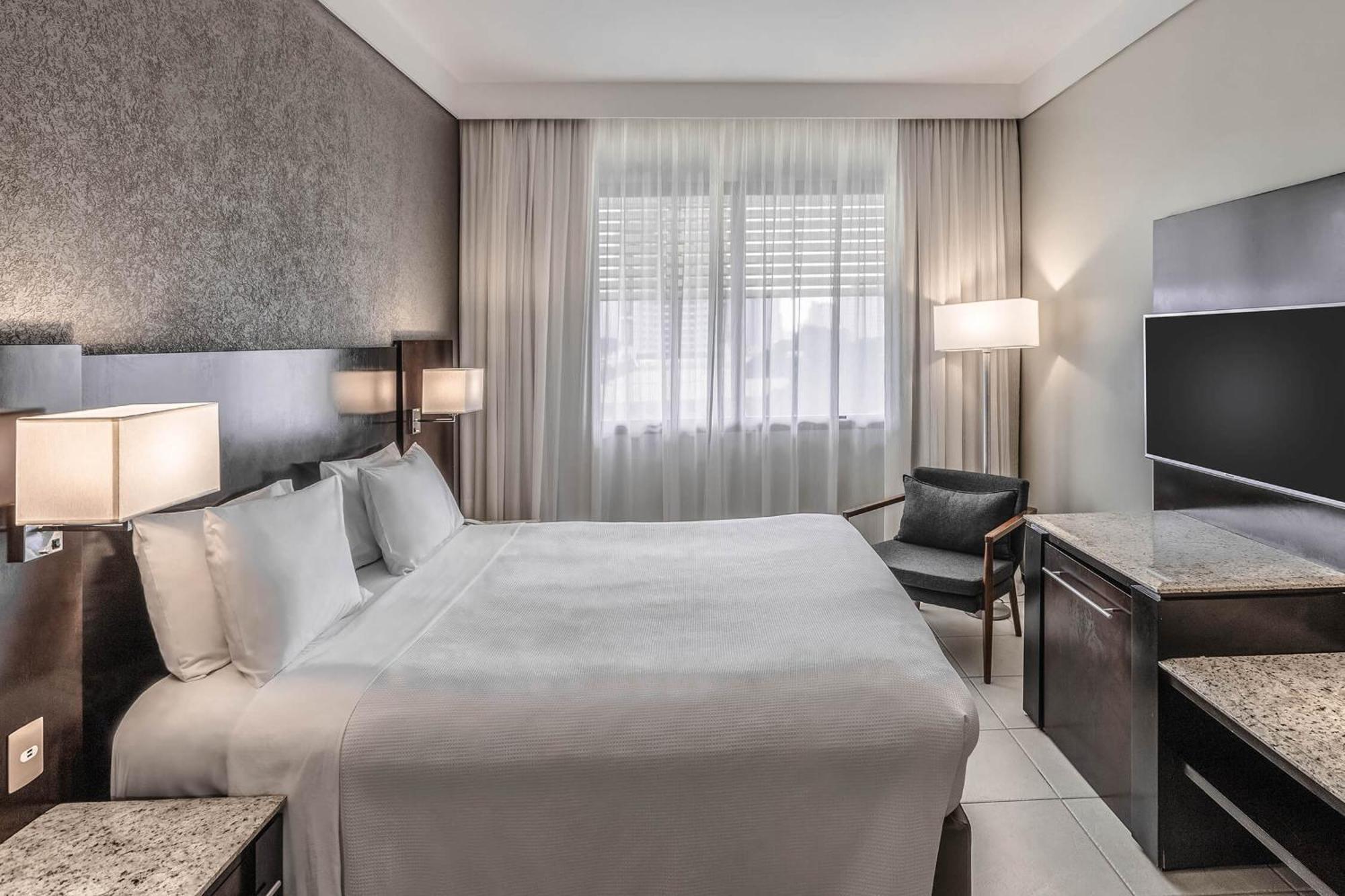 Hotel Deville Prime Cuiaba Exterior foto A guest room at the hotel