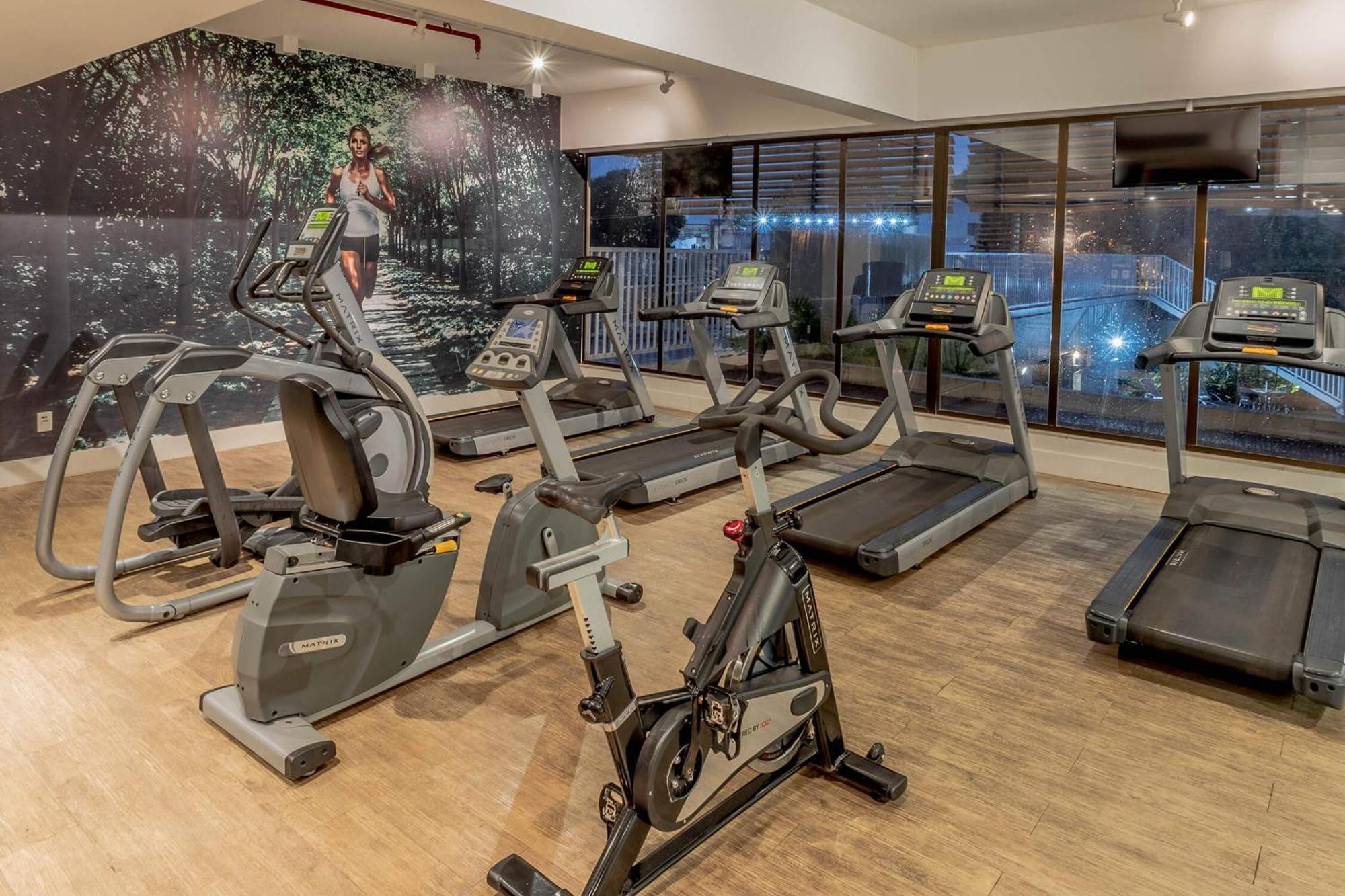 Hotel Deville Prime Cuiaba Exterior foto The gym at the hotel