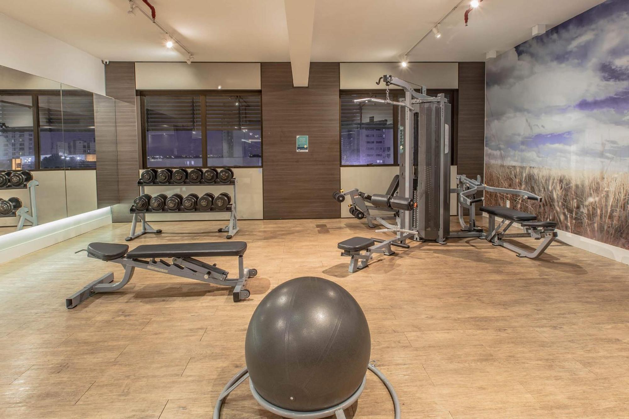 Hotel Deville Prime Cuiaba Exterior foto The gym at the hotel
