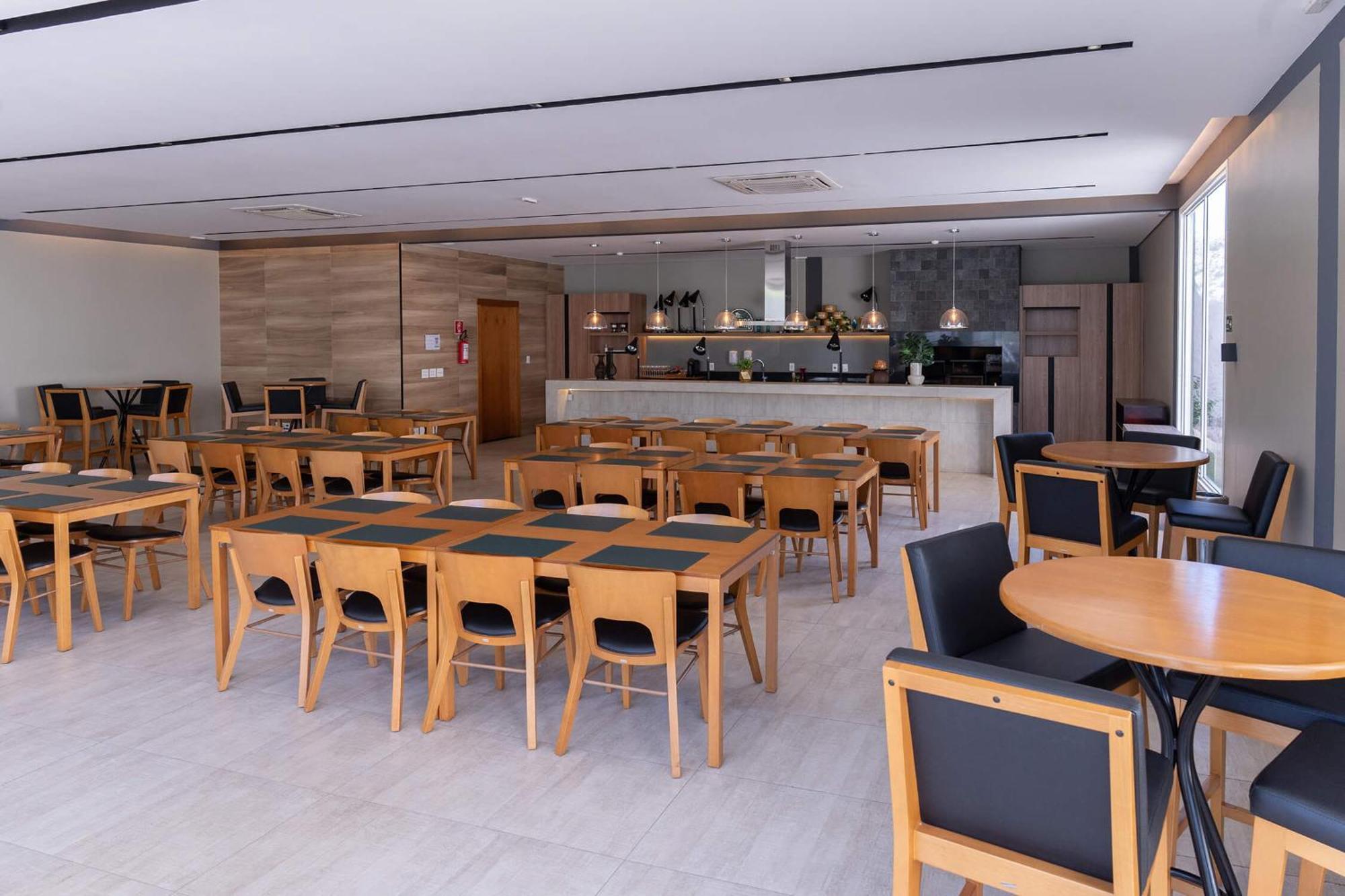 Hotel Deville Prime Cuiaba Exterior foto The dining room at the International House