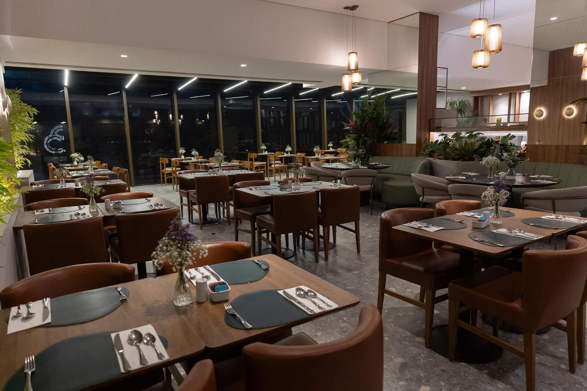 Hotel Deville Prime Cuiaba Exterior foto The interior of the restaurant