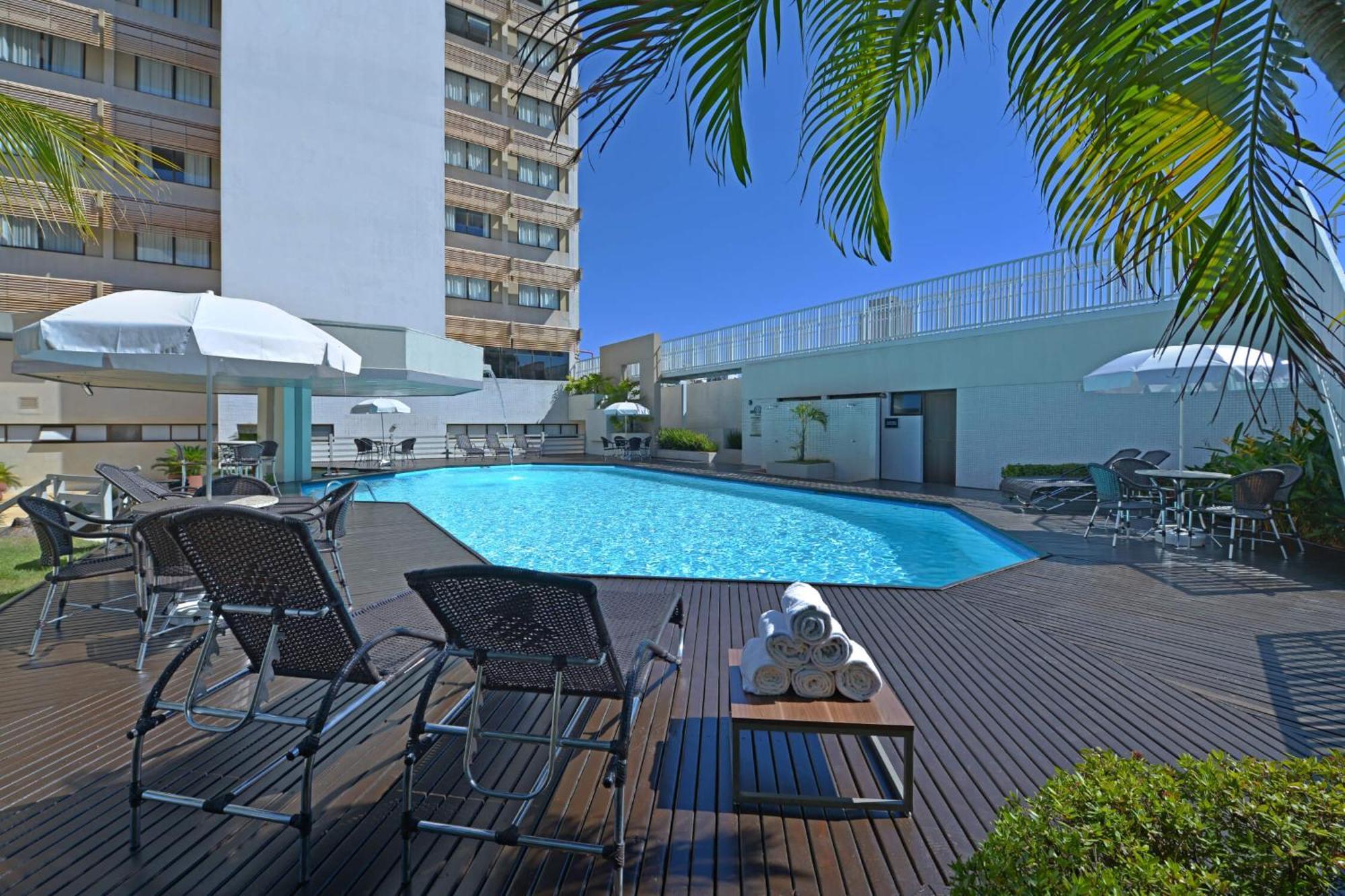 Hotel Deville Prime Cuiaba Exterior foto The pool at the hotel